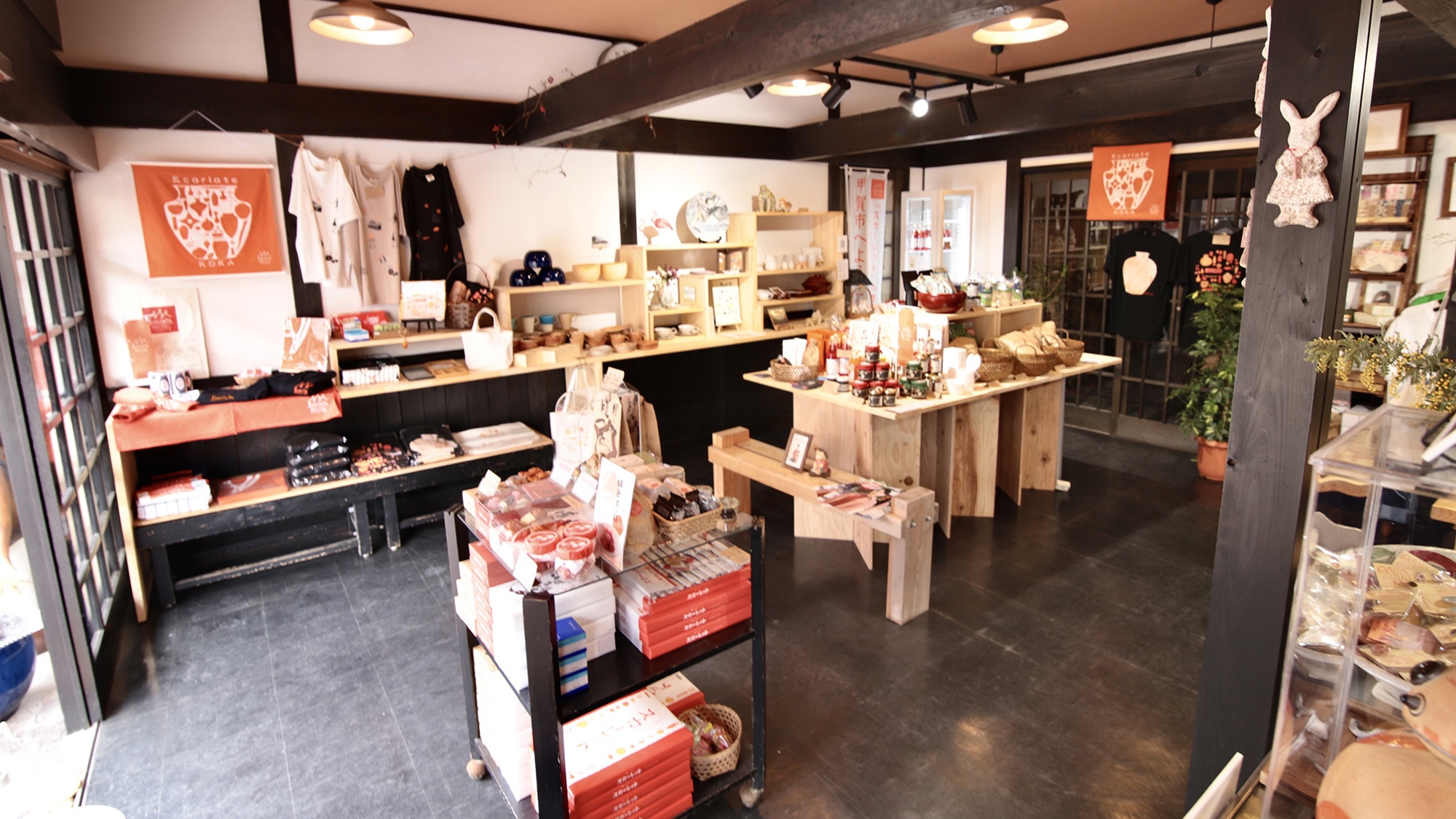 甲賀物産・土産物店 ミニ"ドラマの世界(スカーレット)展"常設 作家うつわ